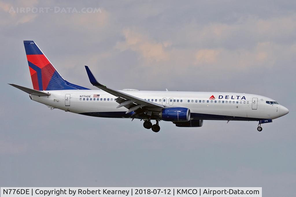 N776DE, 2013 Boeing 737-8EH C/N 39624, On short final r/w 18R