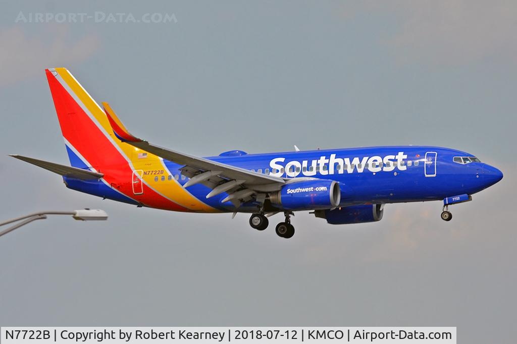 N7722B, 2006 Boeing 737-76N C/N 32668, On short final r/w 18R