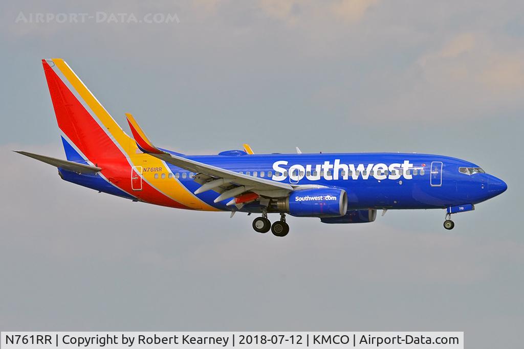N761RR, 2000 Boeing 737-7H4 C/N 27875, On short final r/w 18R