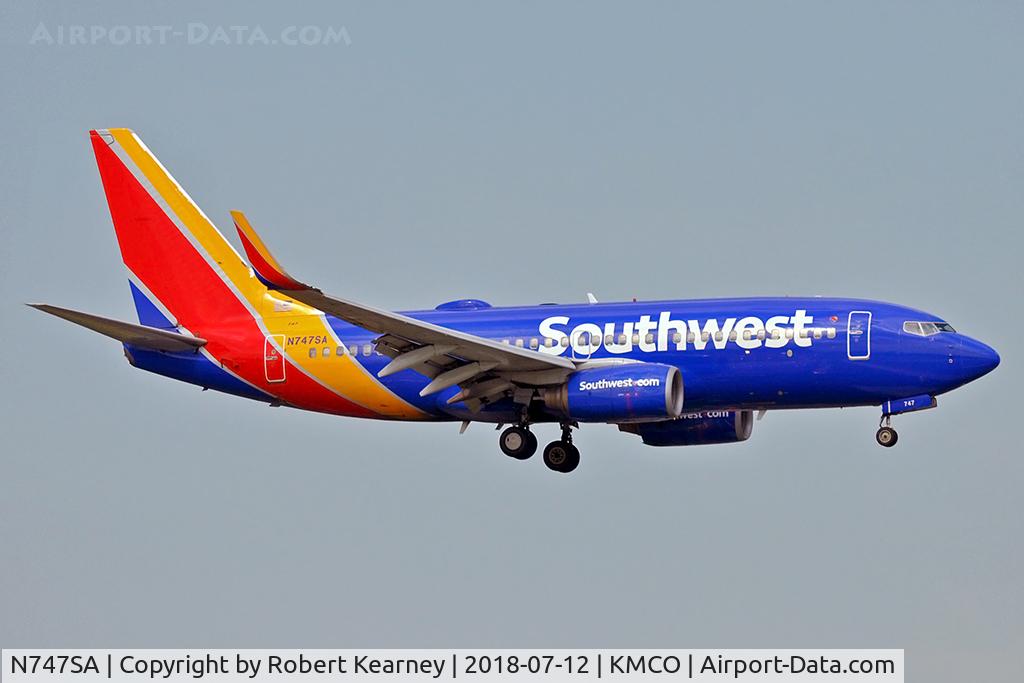 N747SA, 1999 Boeing 737-7H4 C/N 29799, On short final r/w 18R