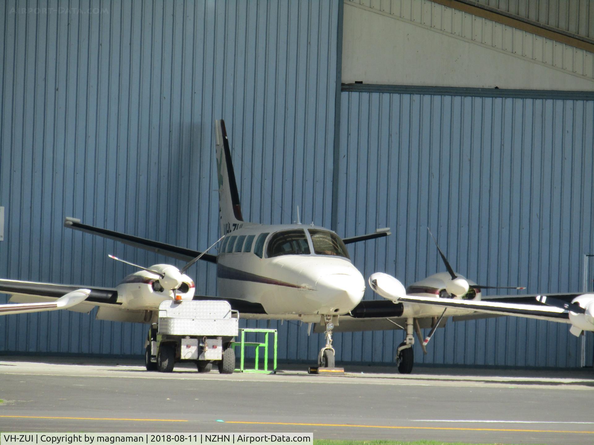 VH-ZUI, 1980 Cessna 404 Titan C/N 404-0693, in hangar at Hamilton