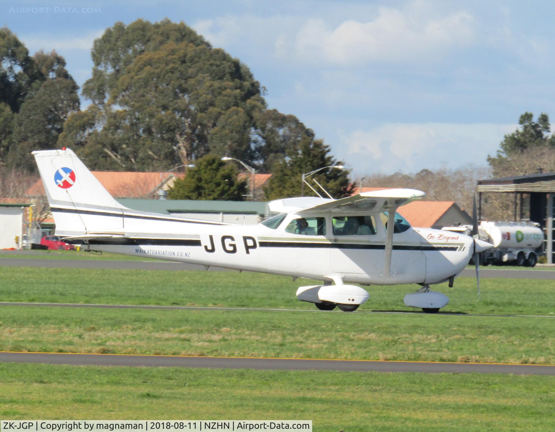 ZK-JGP, Cessna 172M C/N 17266423, landing at Hamilton