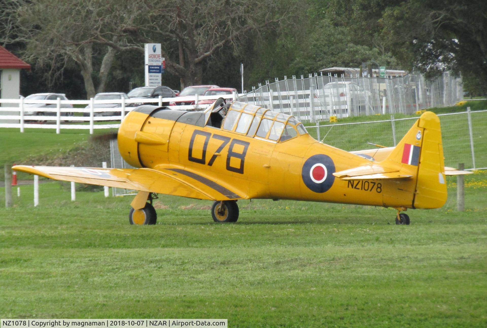NZ1078, 1941 North American AT-6D Harvard III C/N 88-15873 (41-34119), training flight