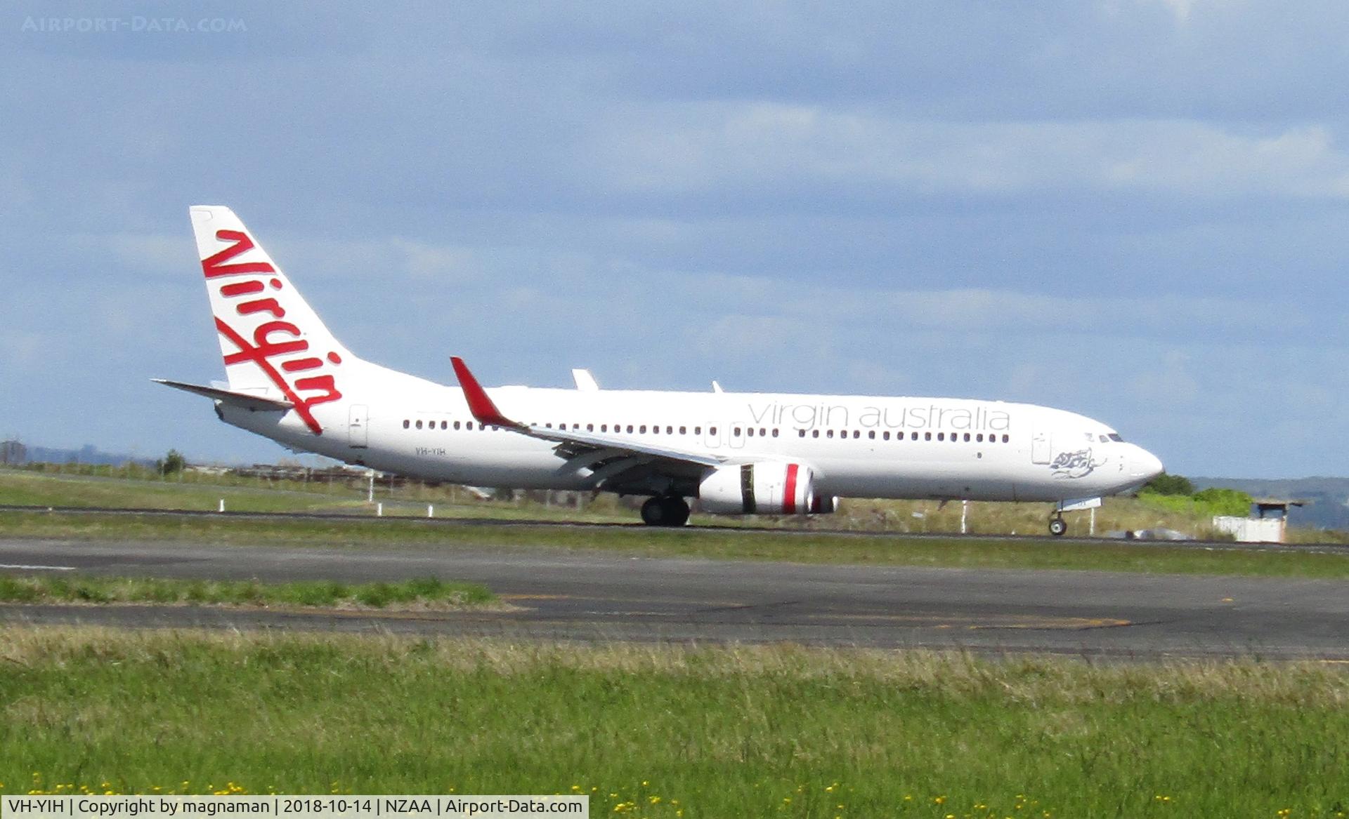 VH-YIH, 2012 Boeing 737-8FE C/N 38712, Landing at AKL