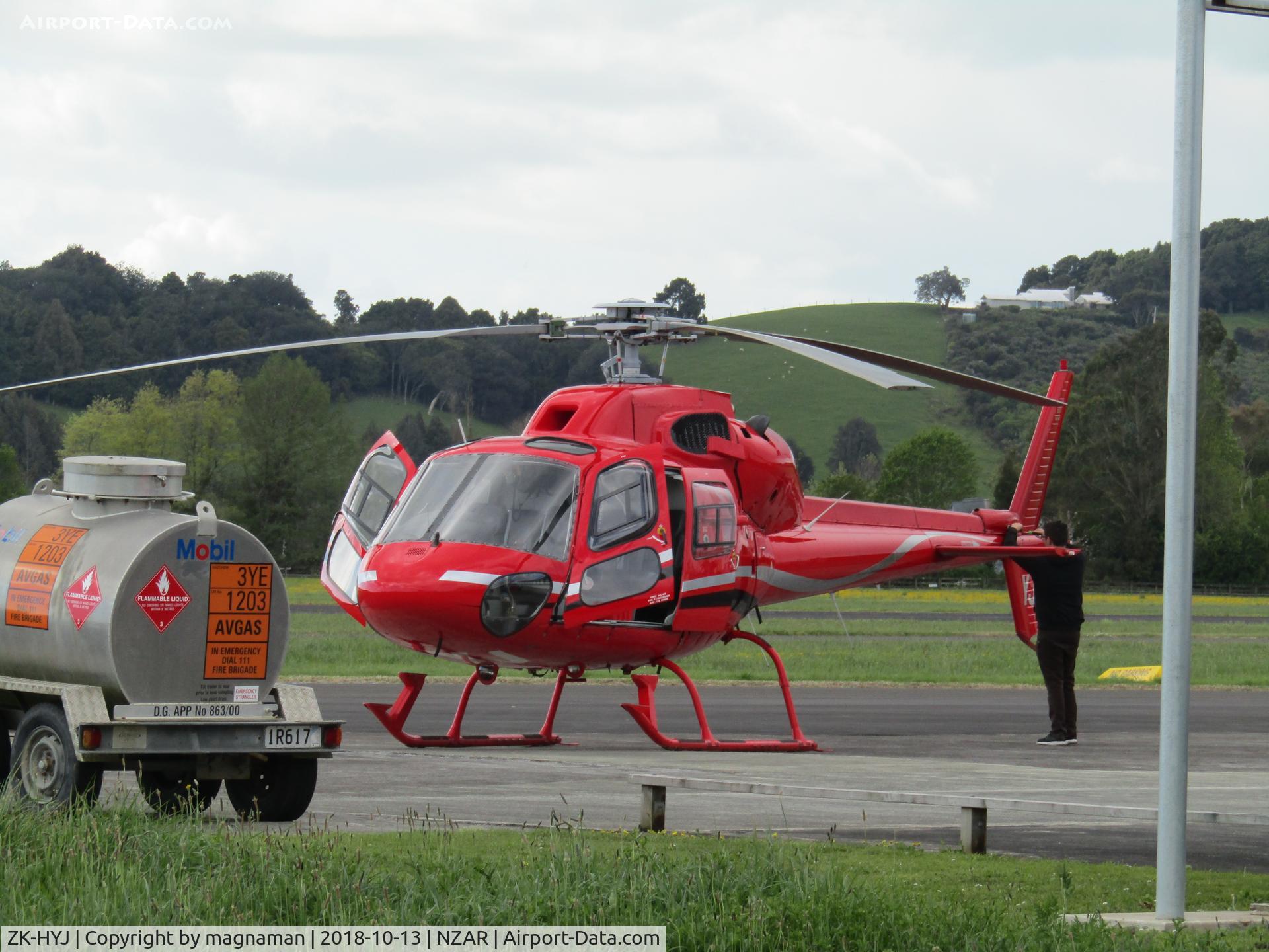 ZK-HYJ, Aerospatiale AS-355F-1 Ecureuil 2 C/N 5280, outside heliflite