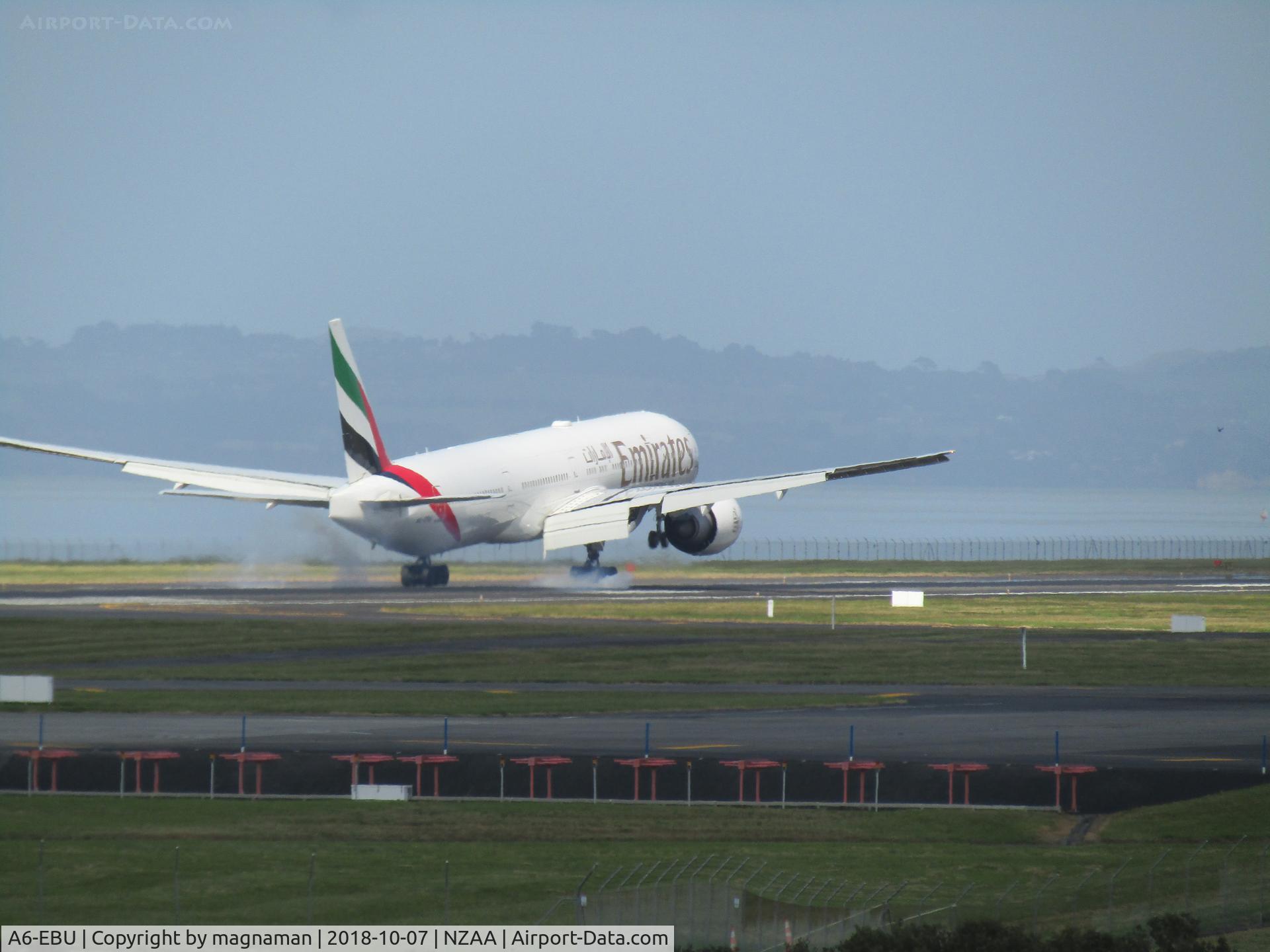 A6-EBU, 2006 Boeing 777-31H/ER C/N 34484, touchdown