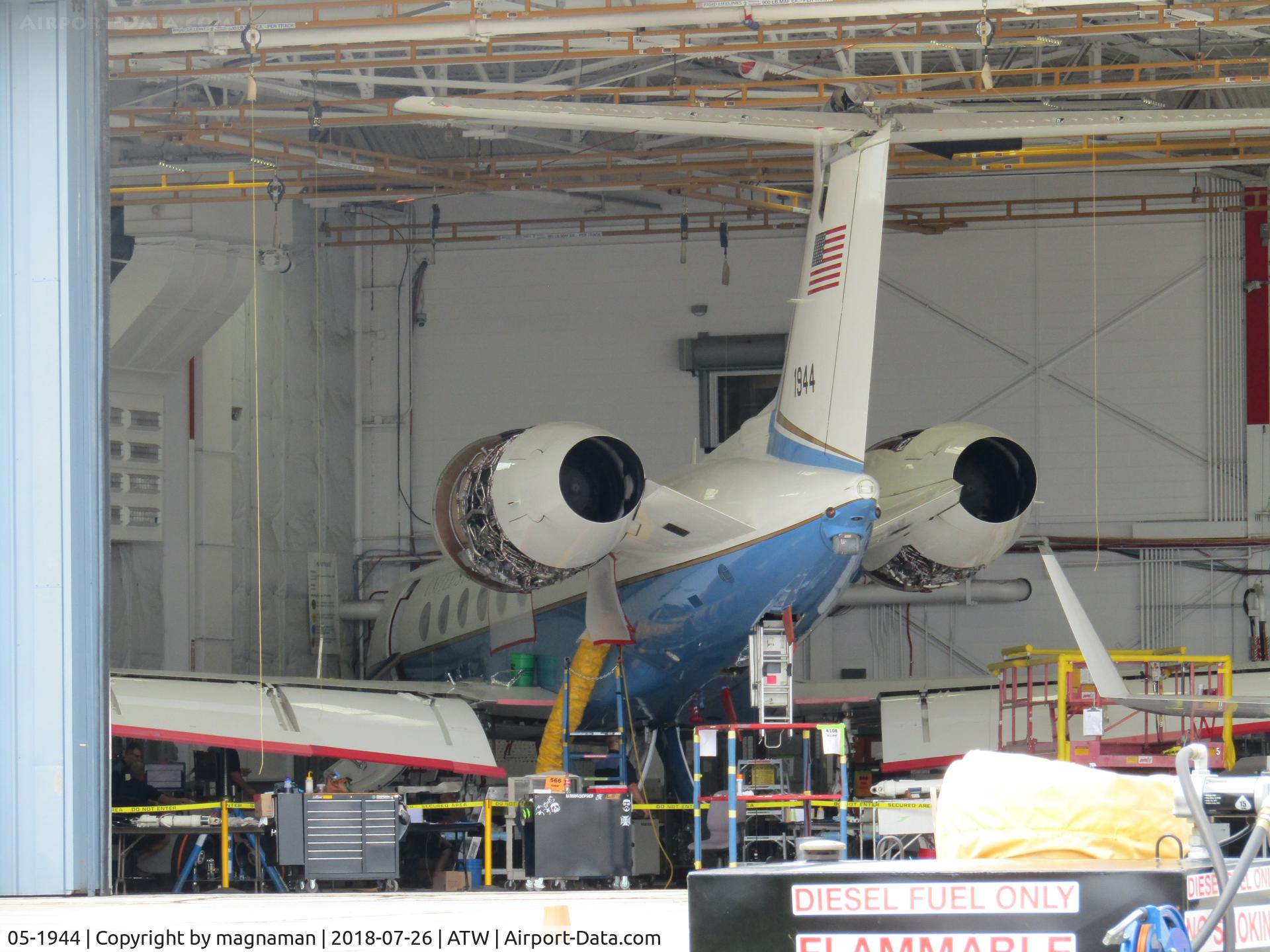 05-1944, 1999 Gulfstream Aerospace C-37A (Gulfstream V) C/N 566, in for maintenance