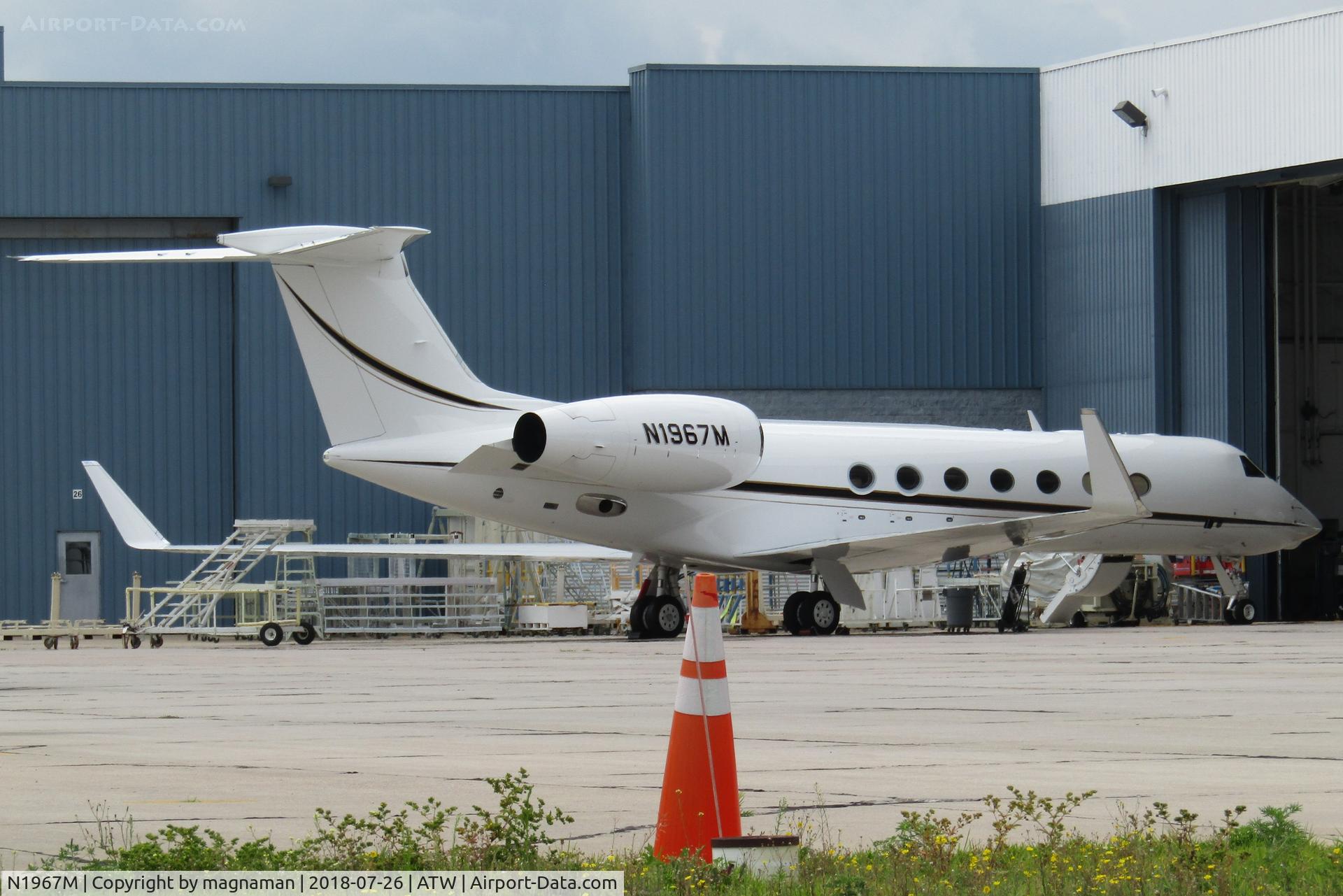 N1967M, 2017 Gulfstream Aerospace G550 C/N 5558, at appleton facility