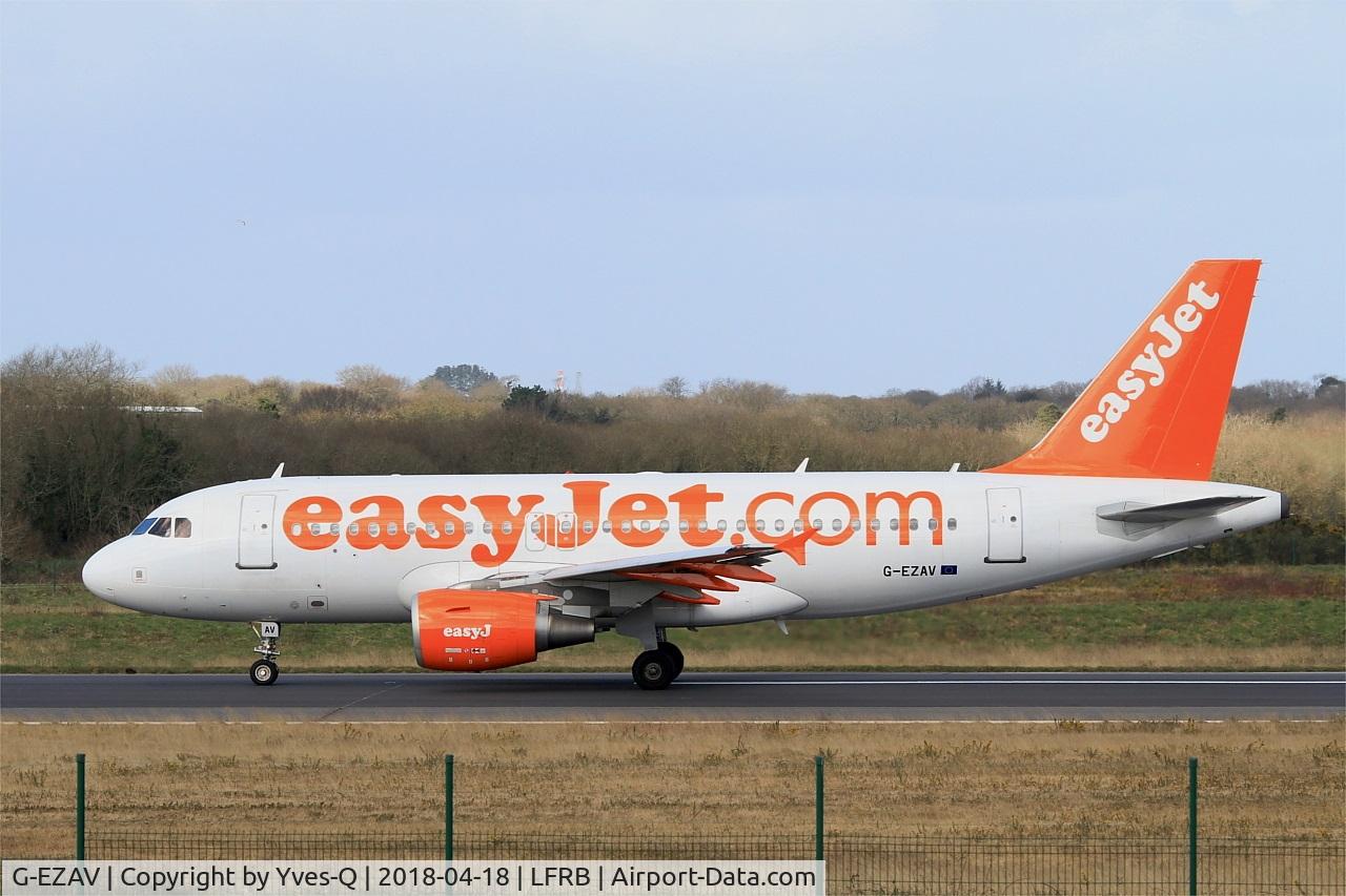 G-EZAV, 2006 Airbus A319-111 C/N 2803, Airbus A319-111, Taxiing rwy 07R, Brest-Bretagne Airport (LFRB-BES)