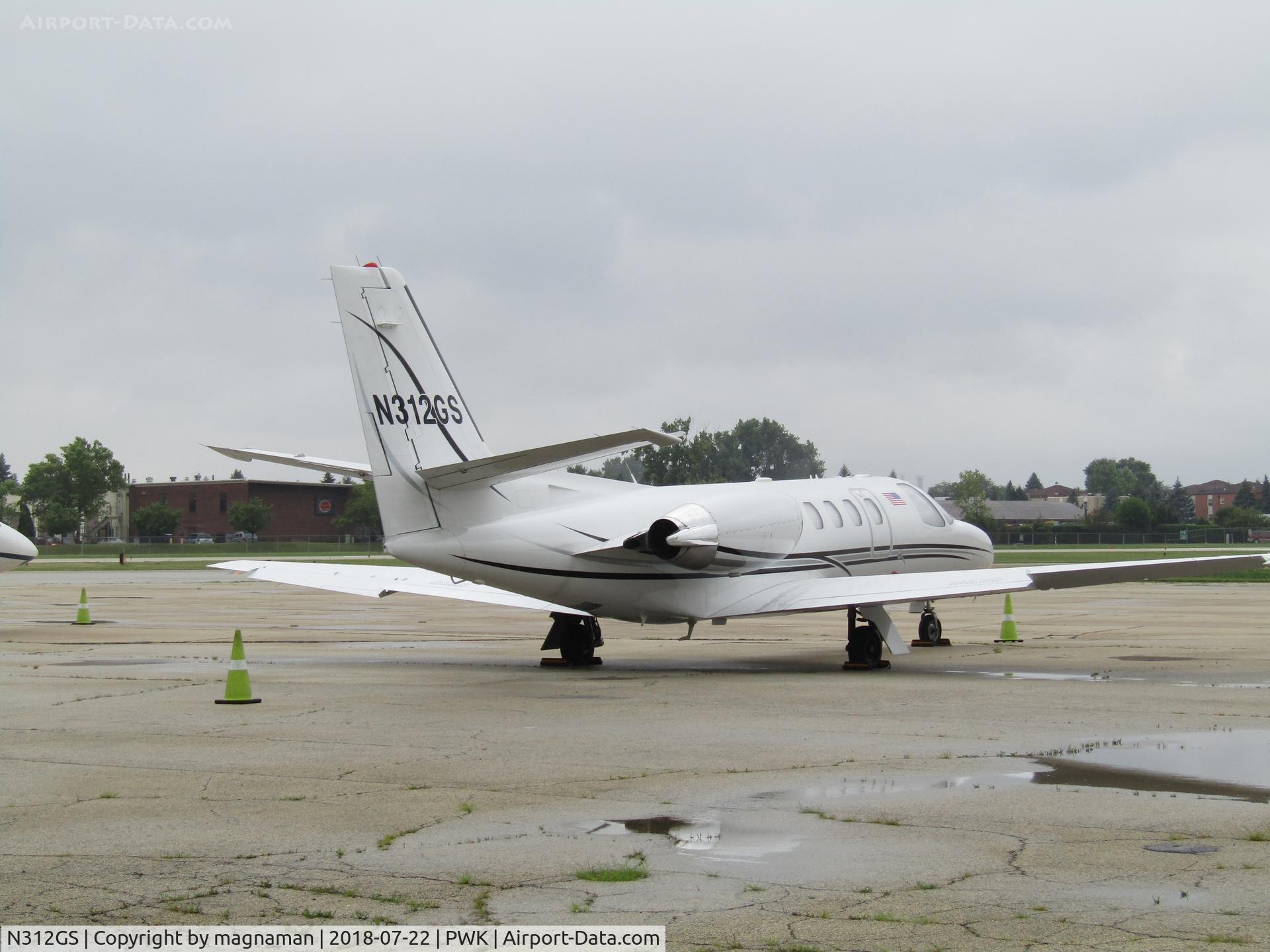 N312GS, 1999 Cessna 550 Citation C/N 550-0890, on grey apron at PWK