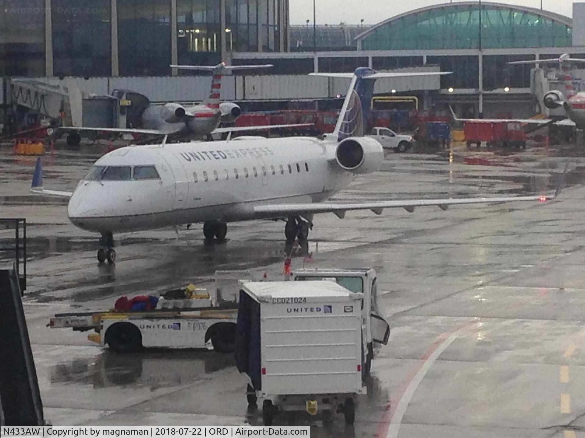 N433AW, 1999 Canadair CRJ-200LR (CL-600-2B19) C/N 7289, my taxi to milwaukee today