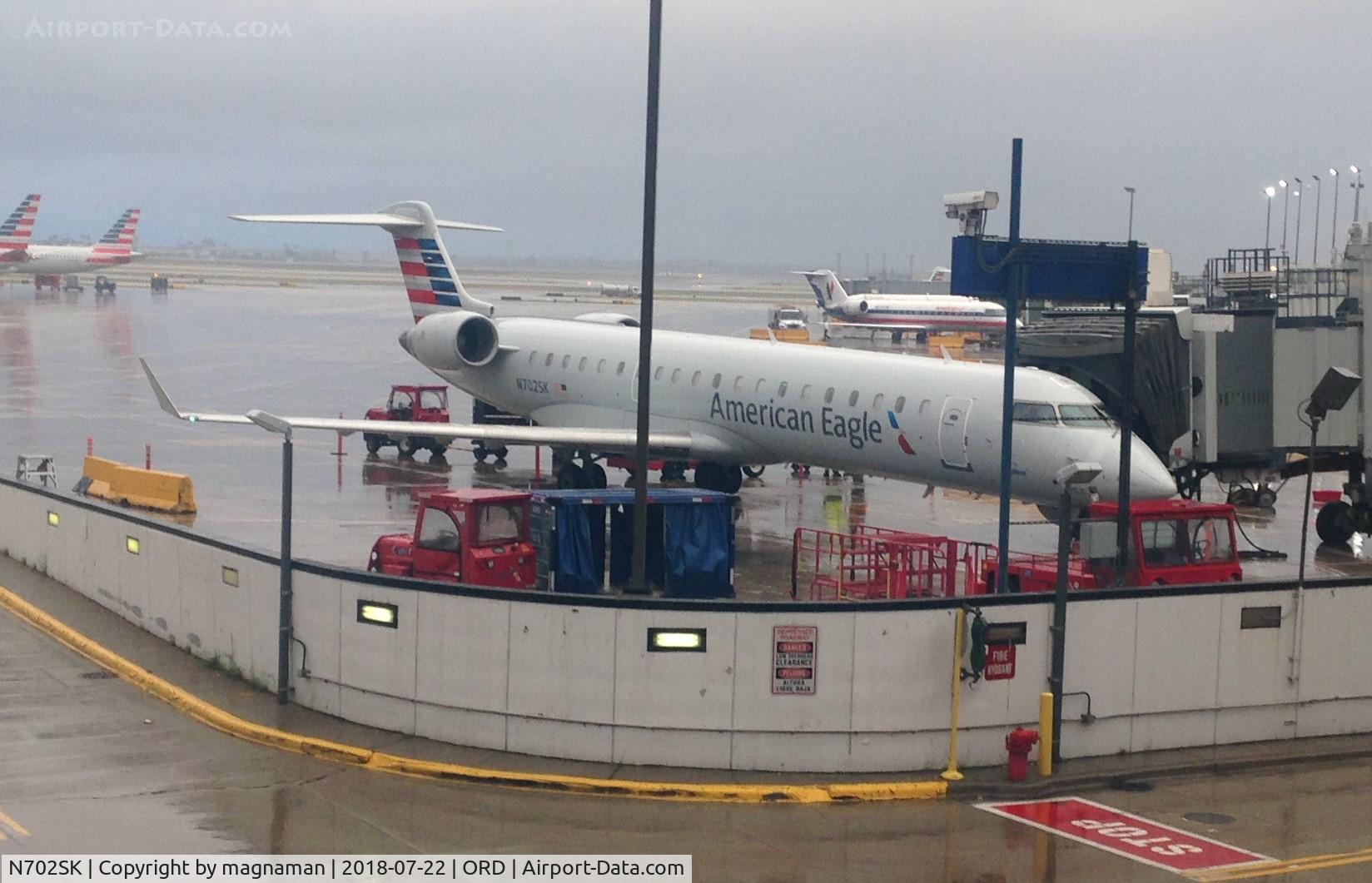 N702SK, 2004 Bombardier CRJ-701ER (CL-600-2C10) Regional Jet C/N 10136, at wet and windy chicago
