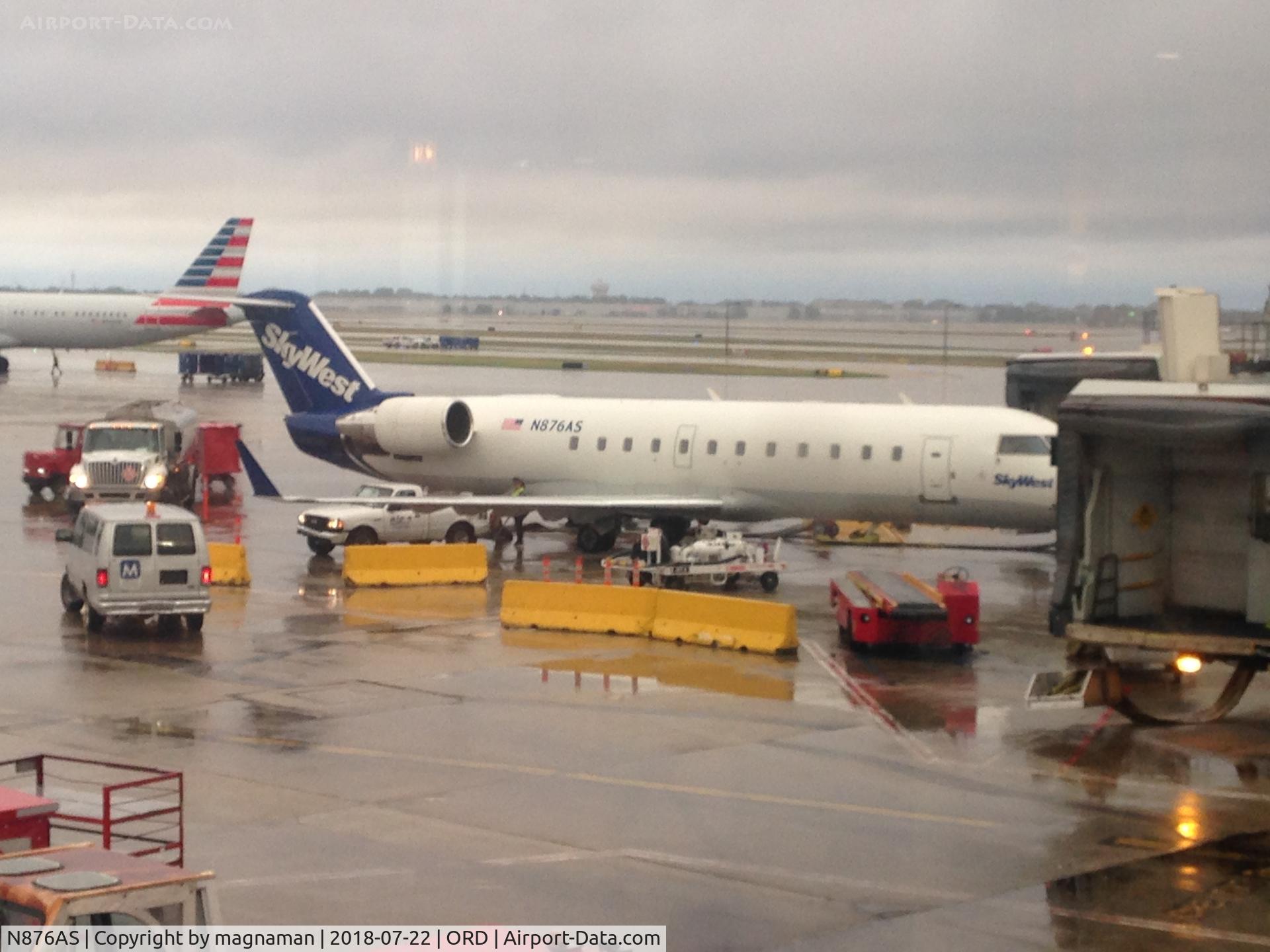 N876AS, 2001 Bombardier CRJ-200ER (CL-600-2B19) C/N 7576, at chicago - not alaska airlines!