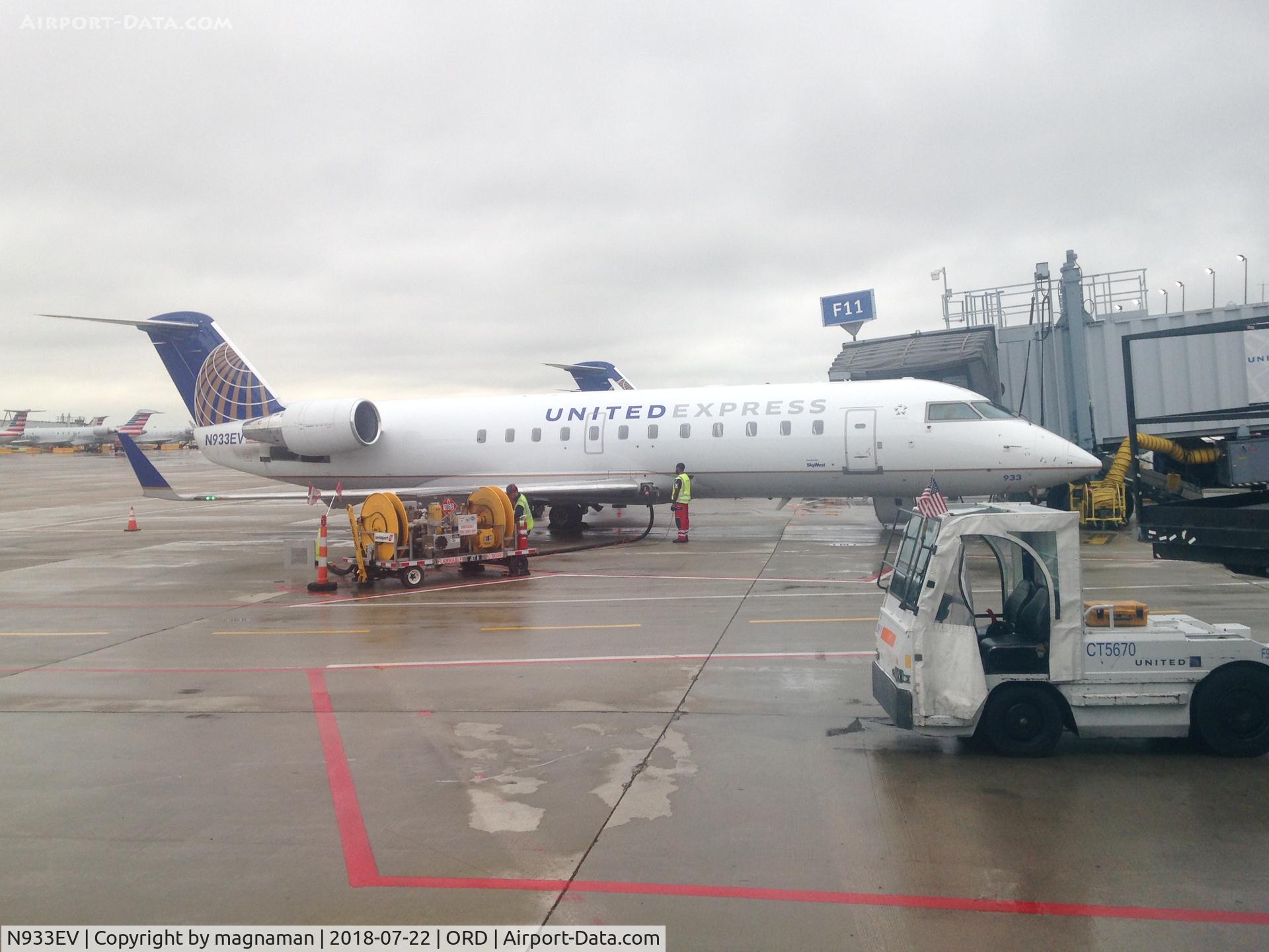 N933EV, 2005 Canadair CRJ-200ER (CL-600-2B19) C/N 8022, from N433AW window