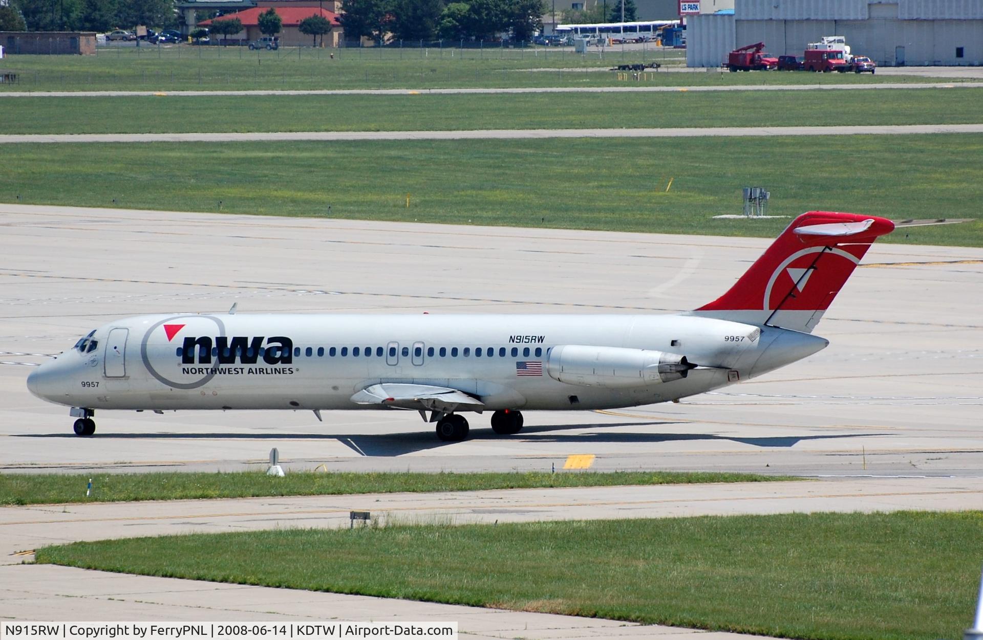 N915RW, 1967 Douglas DC-9-31 C/N 47139, NWA DC-9-31 for departure