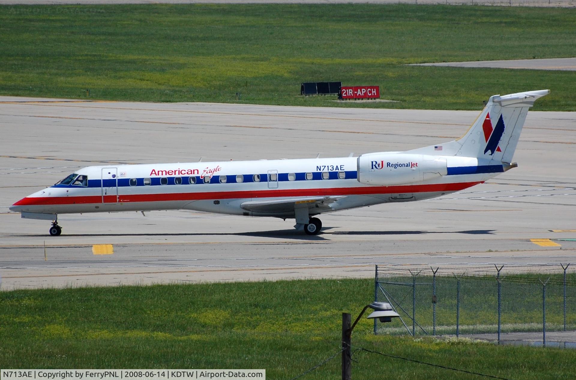 N713AE, 2000 Embraer ERJ-135LR (EMB-135LR) C/N 145249, Eagle ERJ135 taxying out