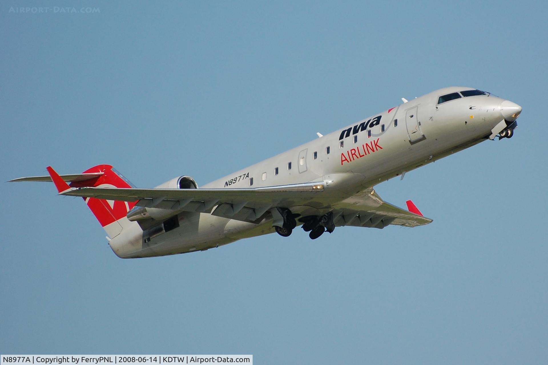 N8977A, 2004 Canadair CRJ-440 (CL-600-2B19) Regional Jet C/N 7977, NWA Airlink CL200 lifting-off.