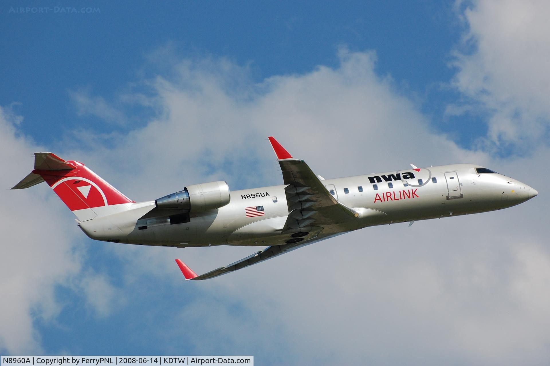 N8960A, 2004 Bombardier CRJ-200 (CL-600-2B19) C/N 7960, CL200 of NWA Airlink