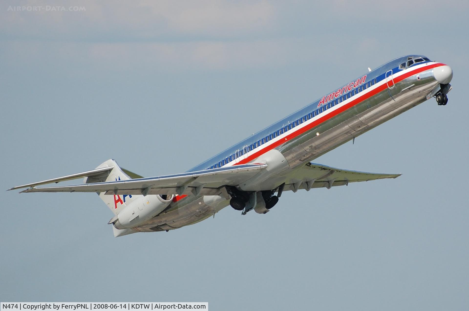 N474, 1988 McDonnell Douglas MD-82 (DC-9-82) C/N 49649, Lift-off of AA MD82