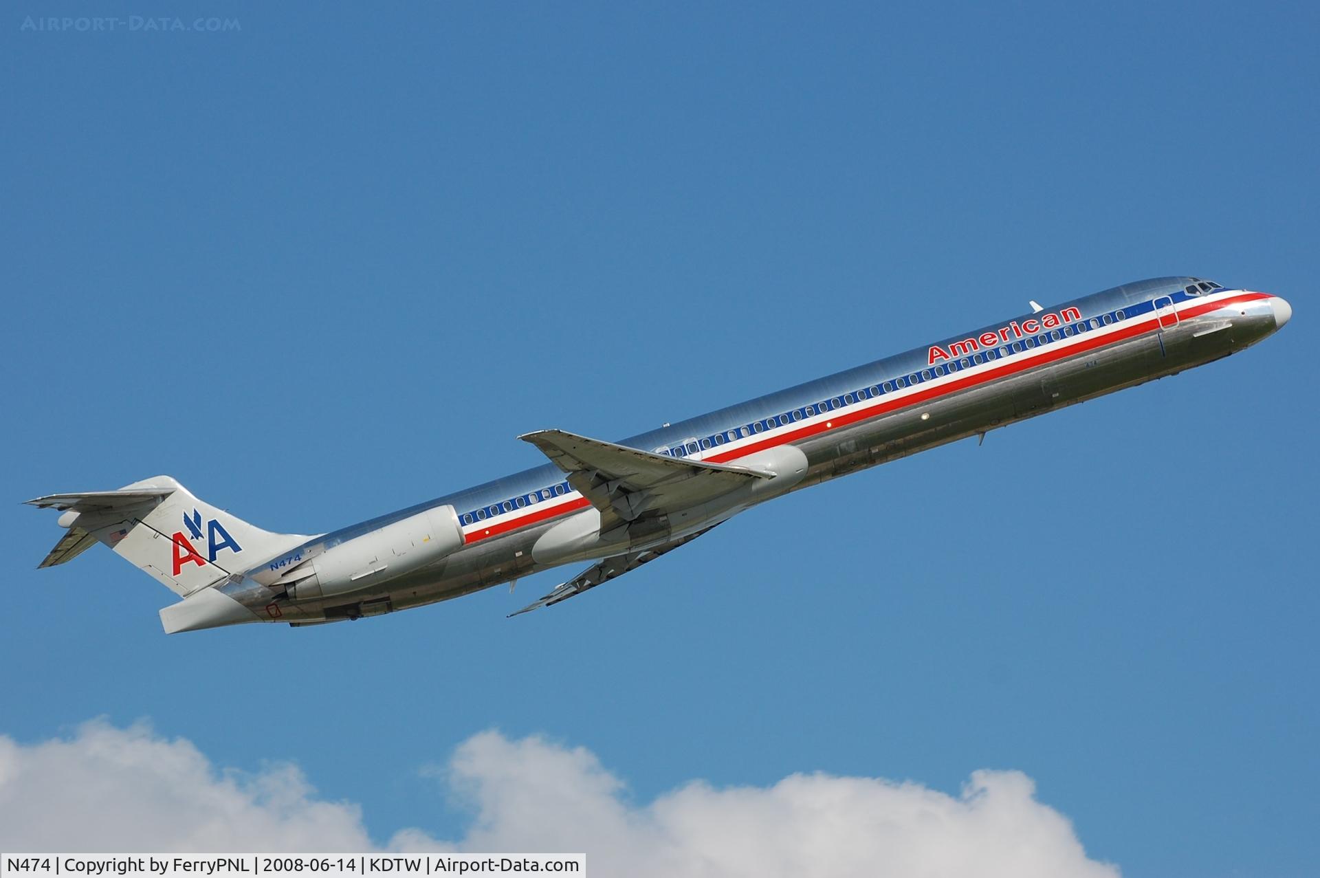 N474, 1988 McDonnell Douglas MD-82 (DC-9-82) C/N 49649, American MD82 taking-off