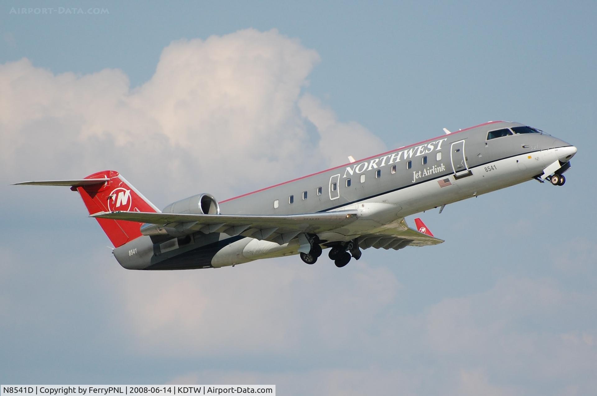 N8541D, 2001 Bombardier CRJ-200LR (CL-600-2B19) C/N 7541, NWA Airlink CL200