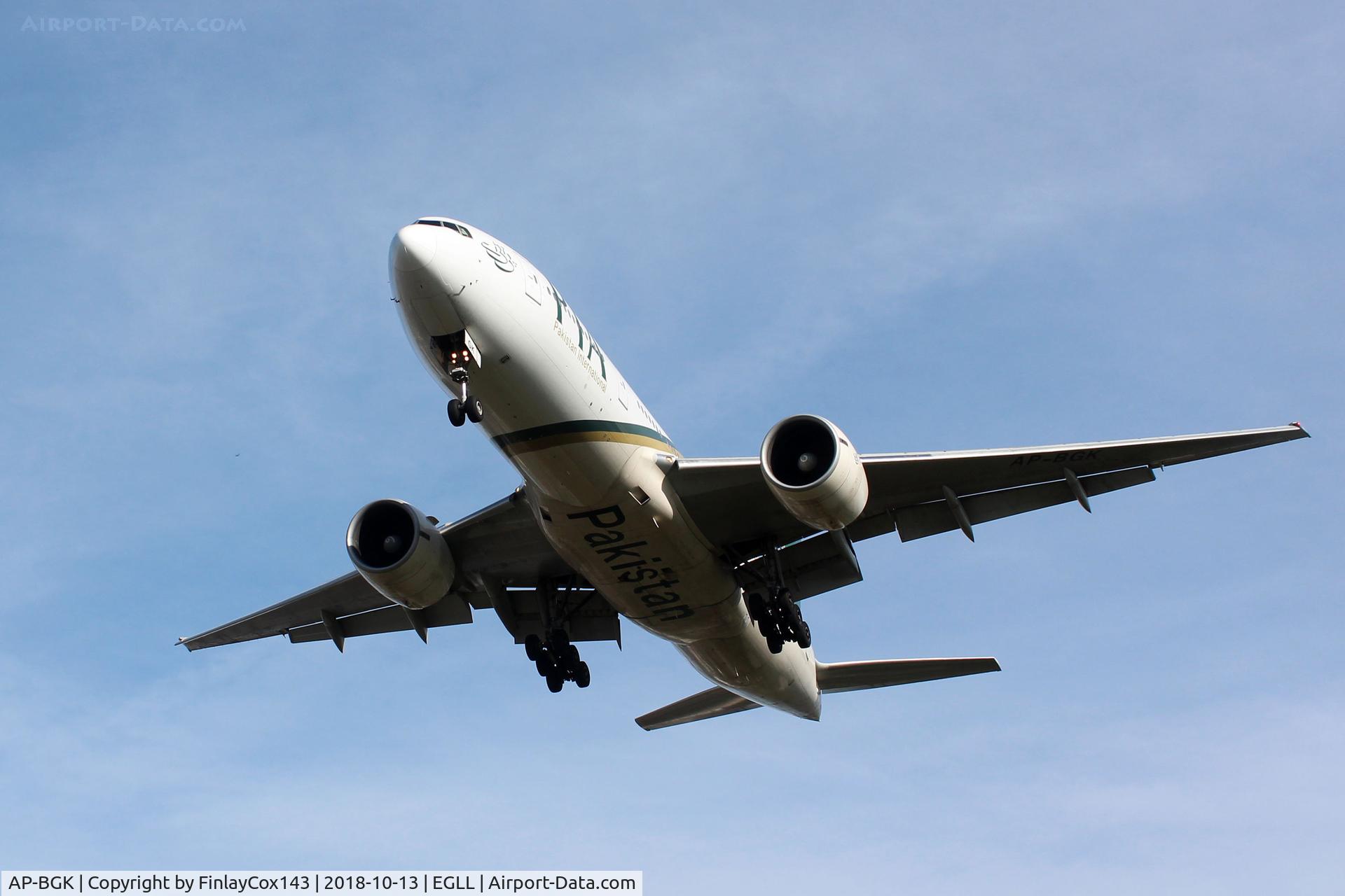 AP-BGK, 2004 Boeing 777-240/ER C/N 33776, Landing at London Heathrow (LHR) from Lahore (LHE) as PK757