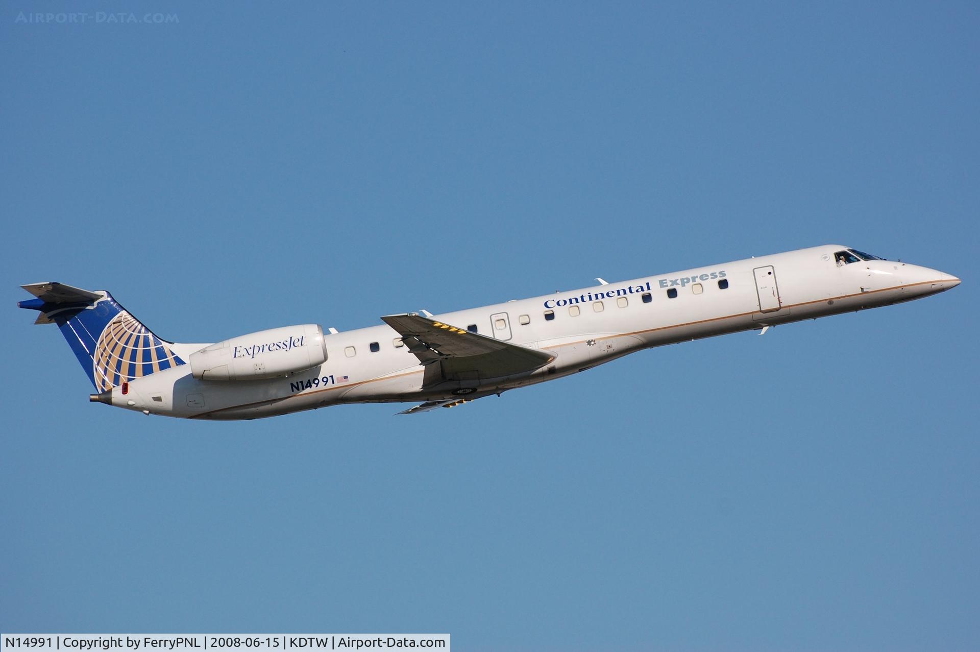 N14991, 2000 Embraer ERJ-145LR (EMB-145LR) C/N 145278, Continental Express ERJ145 departing
