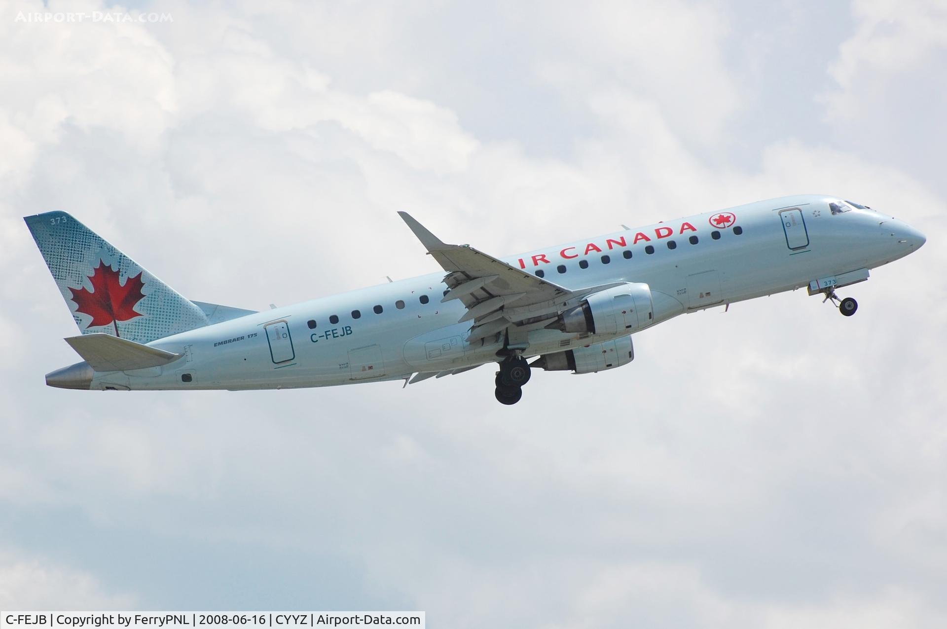 C-FEJB, 2005 Embraer 175SU (ERJ-170-200SU) C/N 17000086, Air Canada ERJ175 departing