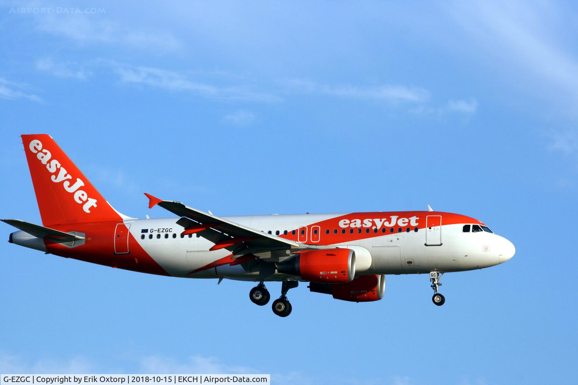 G-EZGC, 2010 Airbus A319-111 C/N 4444, G-EZGC landing rw 22L