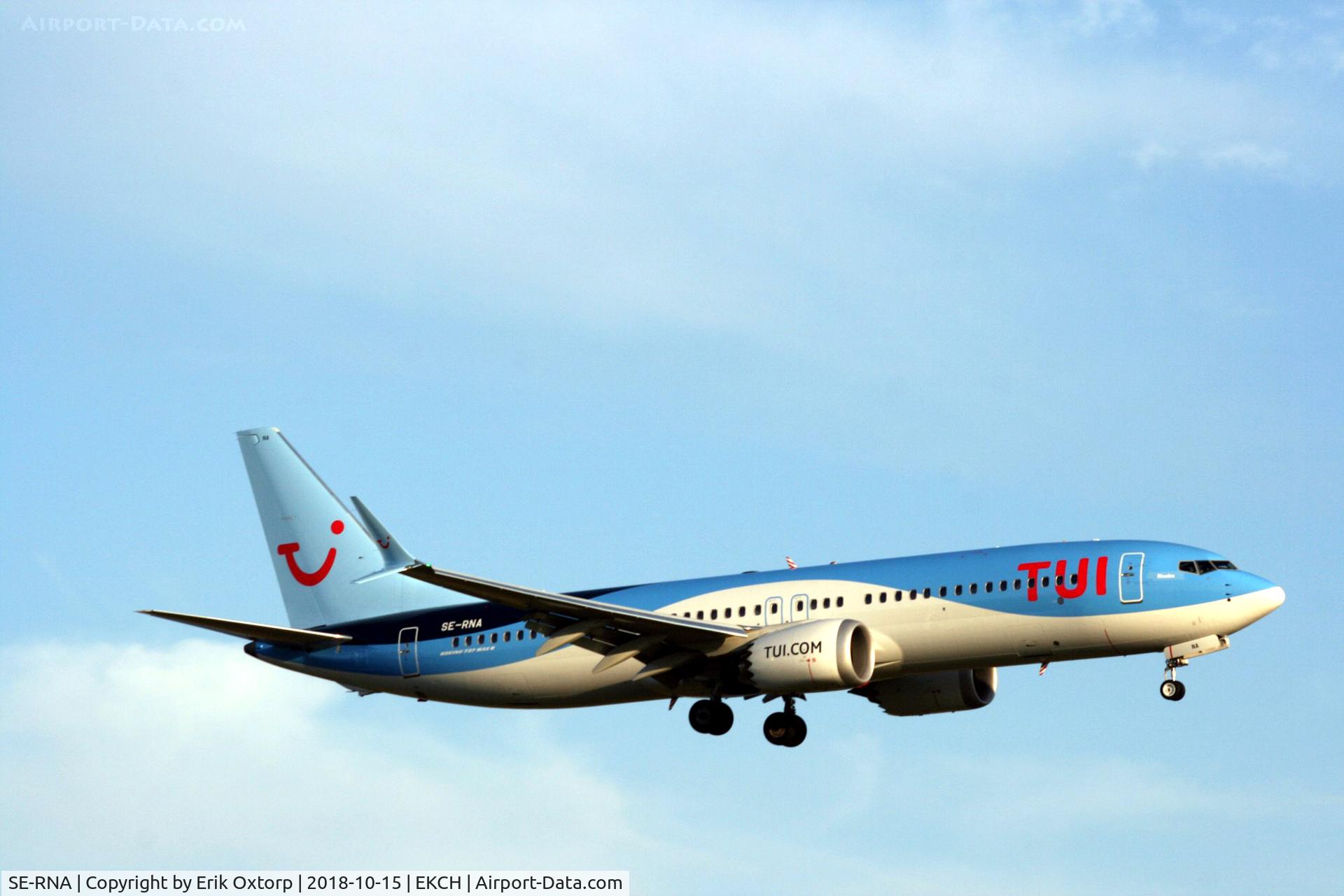 SE-RNA, 2018 Boeing 737-8 MAX C/N 44589, Landing rw 22L