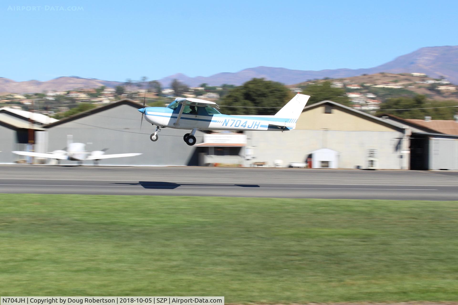 N704JH, 1976 Cessna 150M C/N 15078644, 1976 Cessna 150M, Continental O-200 100 Hp, landing Rwy 22
