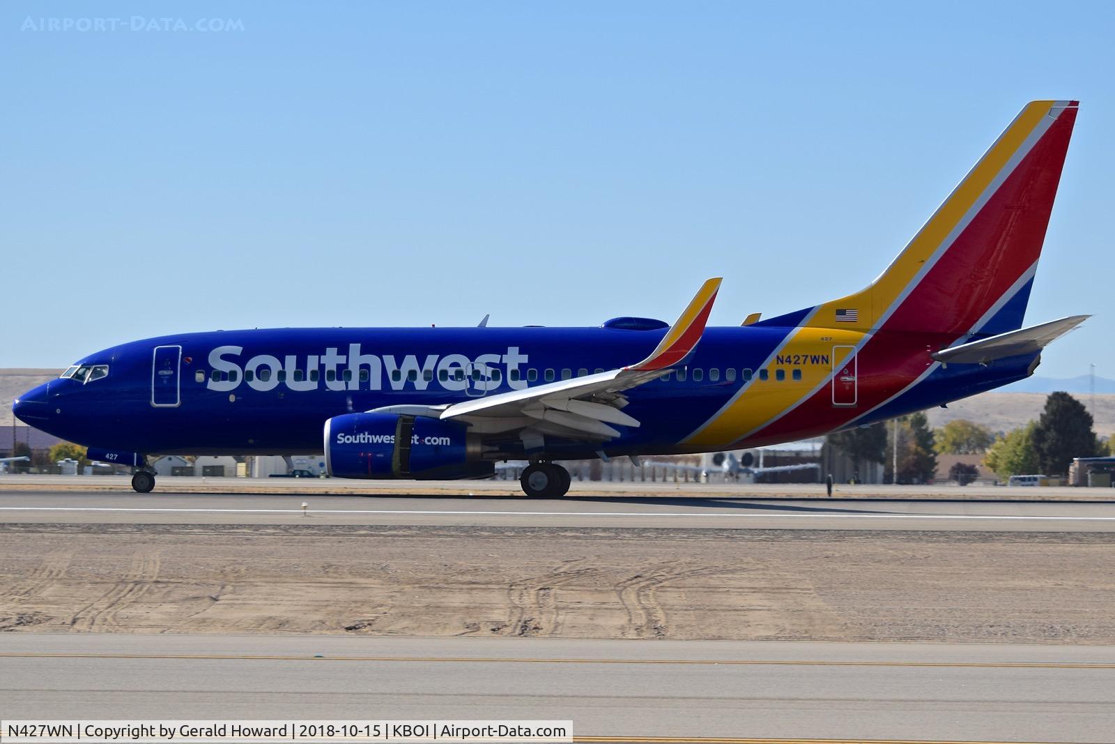 N427WN, 2002 Boeing 737-7H4 C/N 29831, Landing roll out.