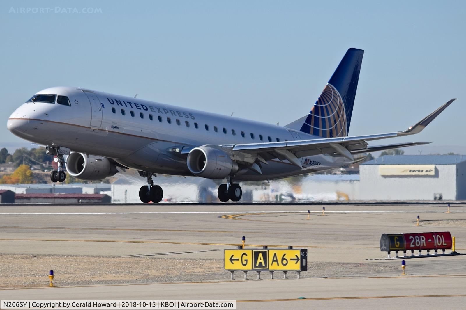 N206SY, 2017 Embraer 175LR (ERJ-170-200LR) C/N 17000637, Landing RWY 10L.