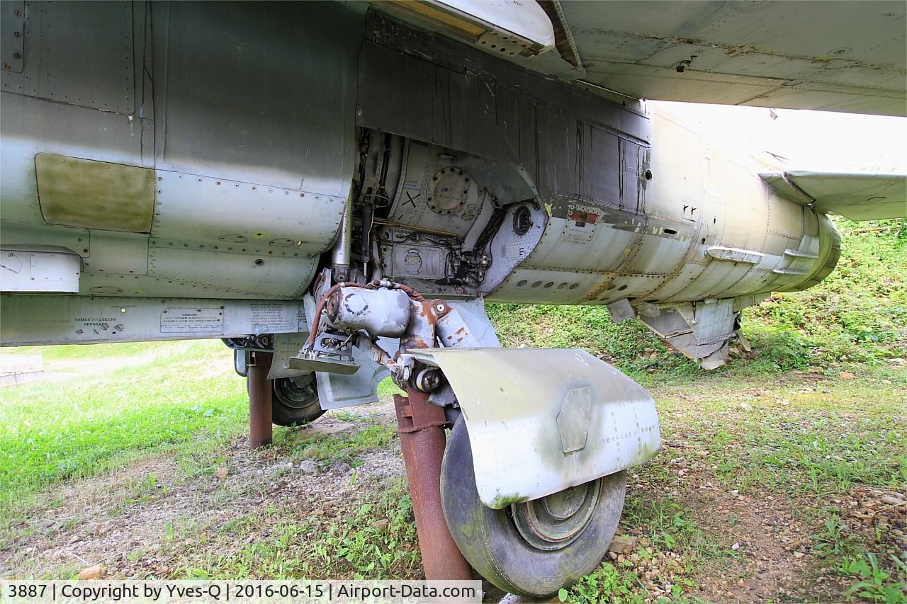 3887, Mikoyan-Gurevich MiG-23MF C/N 0390213887, Mikoyan-Gurevich MiG-23MF, Savigny-Les Beaune Museum