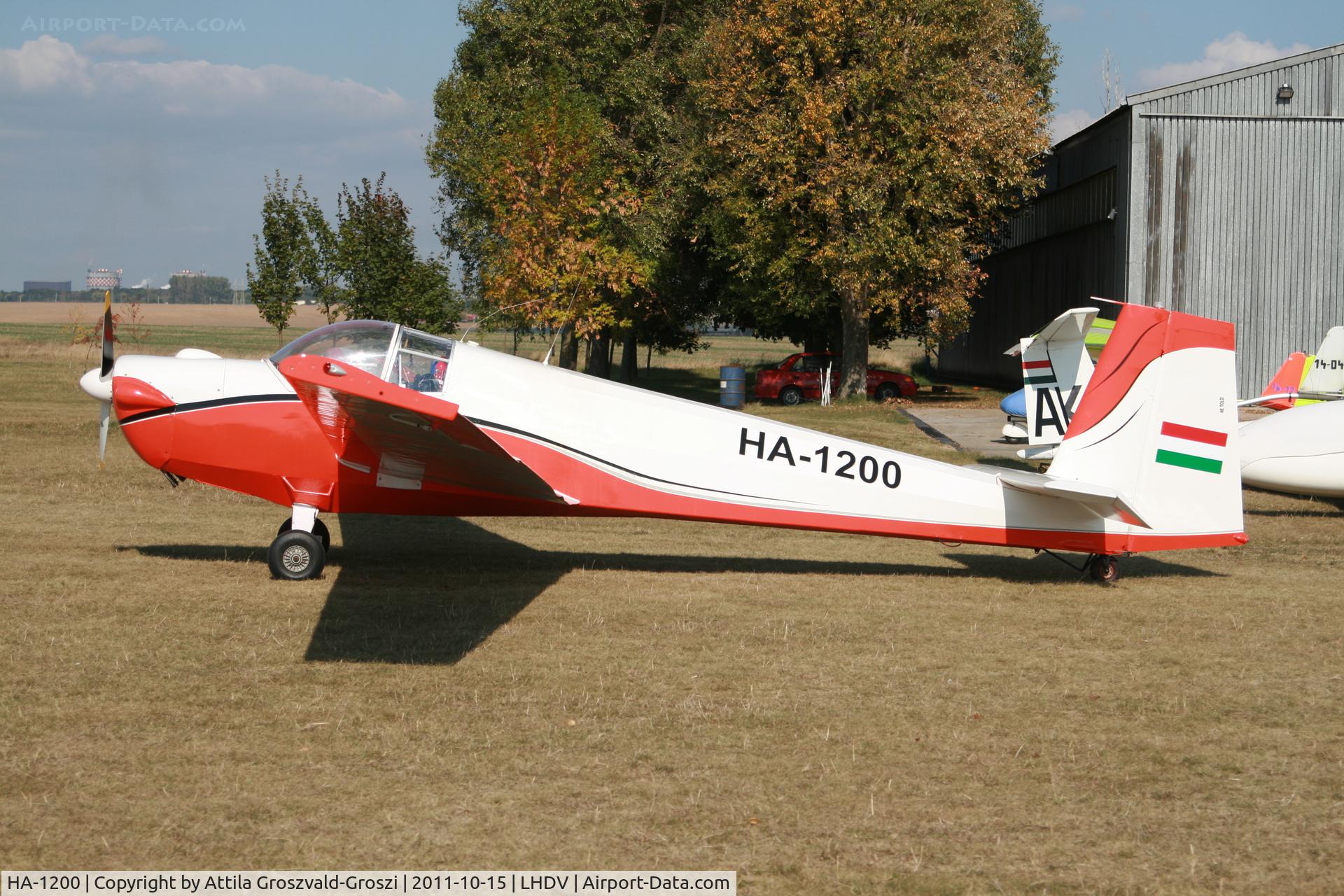HA-1200, 1975 Scheibe SF-25C Falke C/N 44119, LHDV Dunaújváros Airport, Hungary