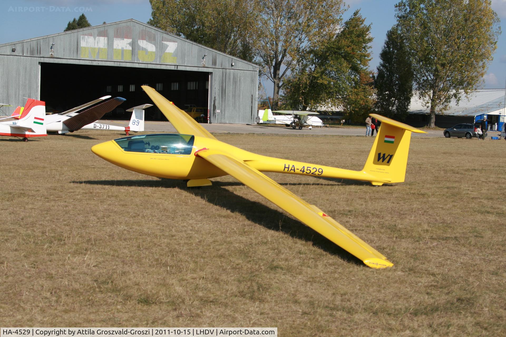 HA-4529, Eiriavion PIK-20B C/N 20048, LHDV Dunaújváros Airport, Hungary