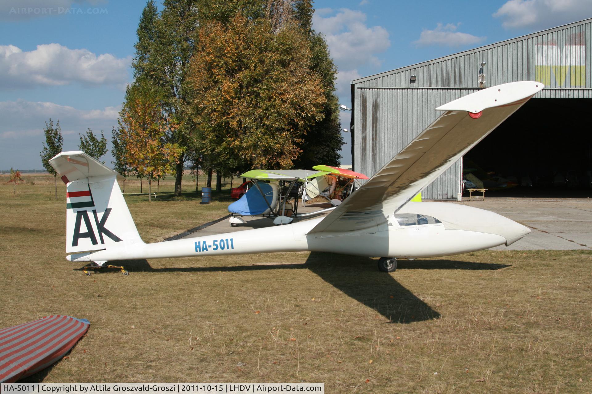 HA-5011, 1980 ICA-Brasov IS-28B2 C/N 289, LHDV Dunaújváros Airport, Hungary
