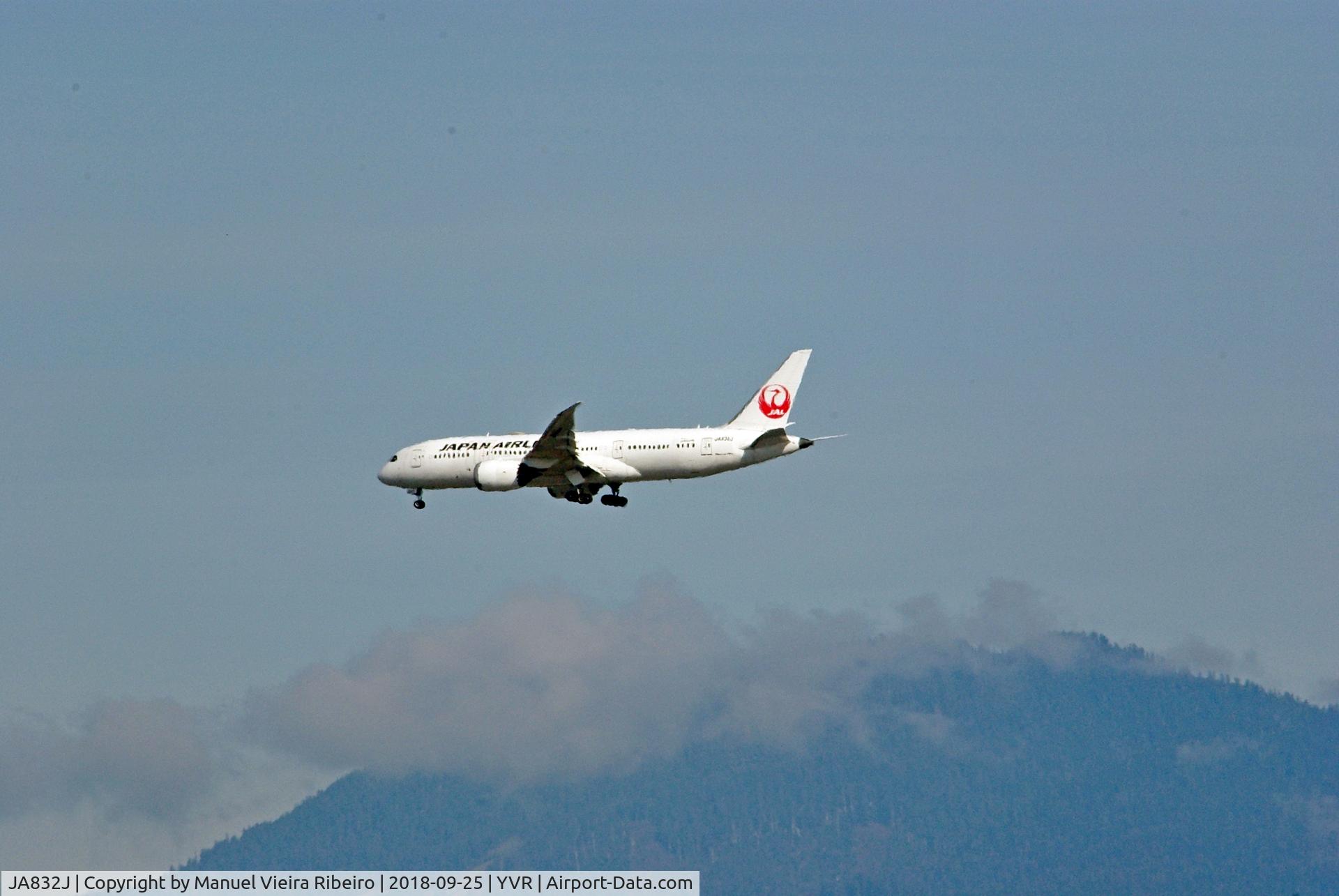 JA832J, 2013 Boeing 787-8 Dreamliner C/N 34844, Arrival at YVR