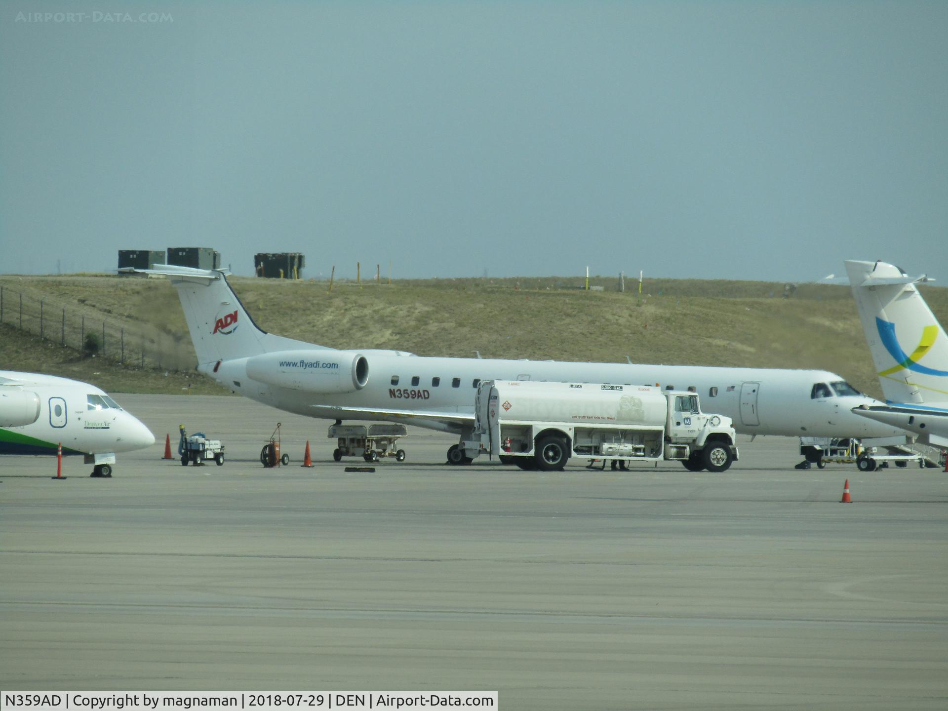 N359AD, 1999 Embraer EMB-145EP (ERJ-145EP) C/N 145169, nice sight at DEN