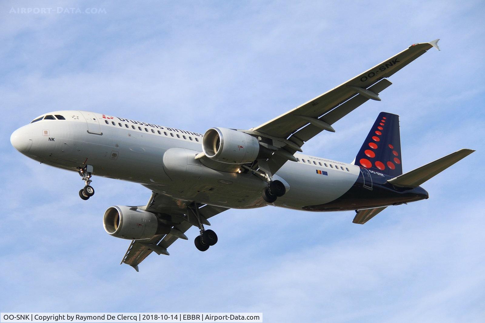 OO-SNK, 2008 Airbus A320-214 C/N 3373, Short final to rwy 25R.