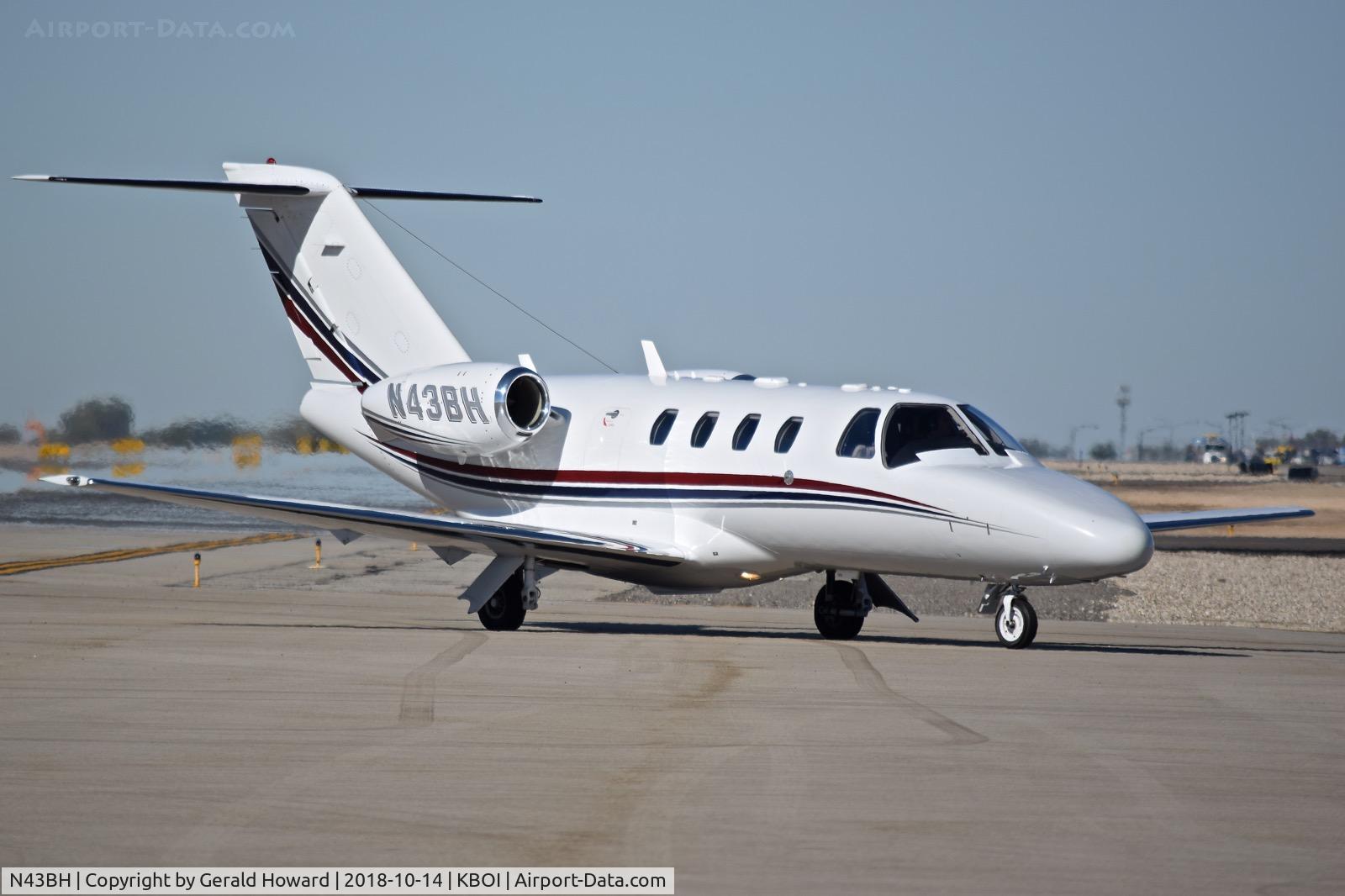 N43BH, 2007 Cessna 525 CitationJet CJ1+ C/N 525-0633, Taxiing to north GA ramp.