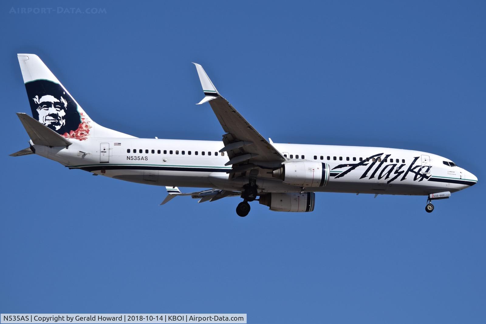 N535AS, 2011 Boeing 737-890 C/N 35200, On approach to RWY 10L.