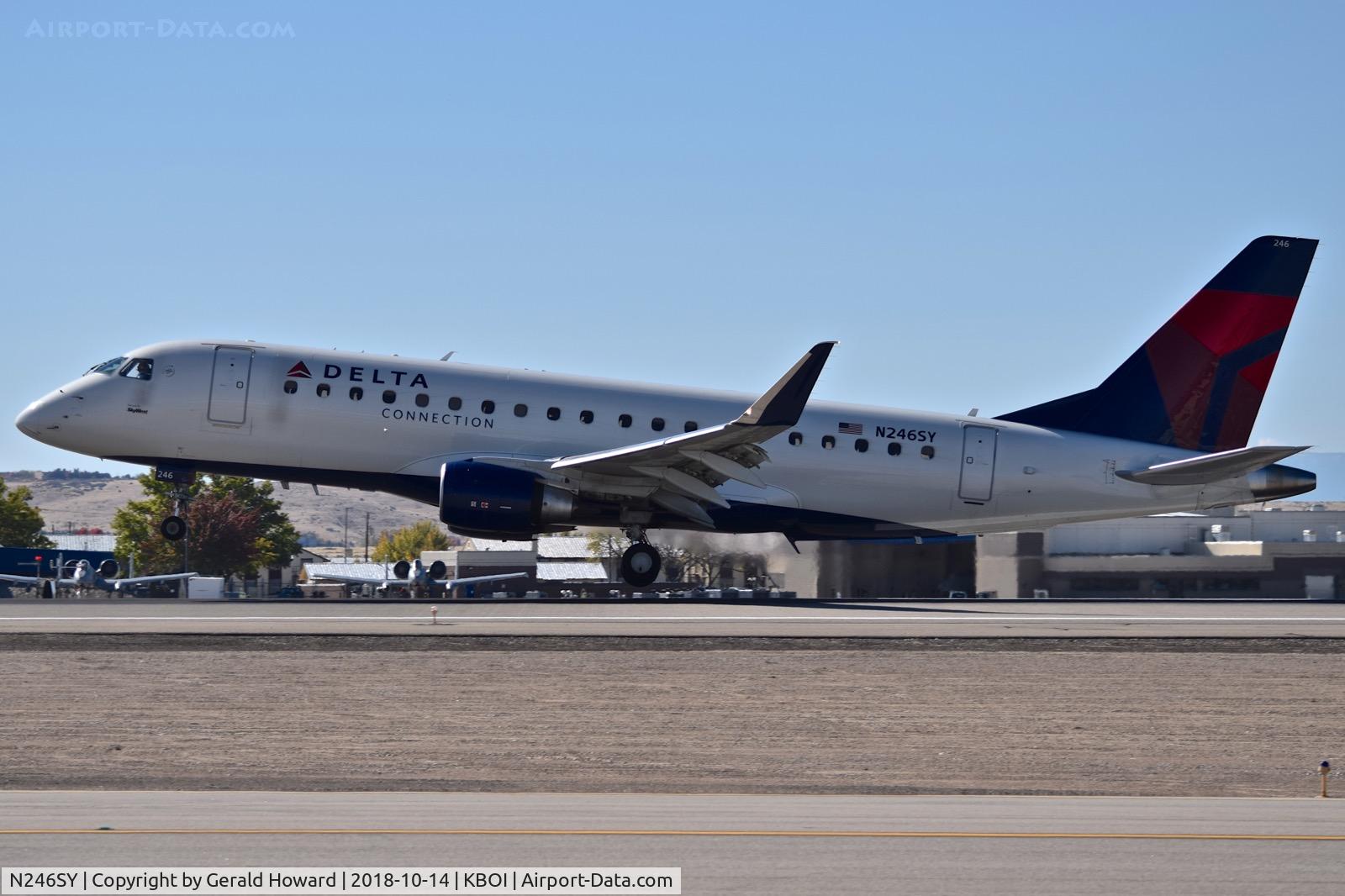 N246SY, 2016 Embraer 175LR (ERJ-170-200LR) C/N 17000607, Landing RWY 10L.