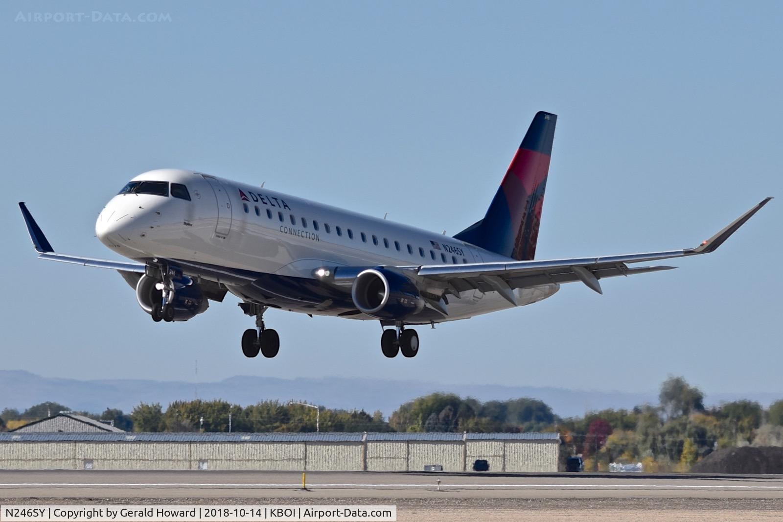 N246SY, 2016 Embraer 175LR (ERJ-170-200LR) C/N 17000607, Landing RWY 10L.