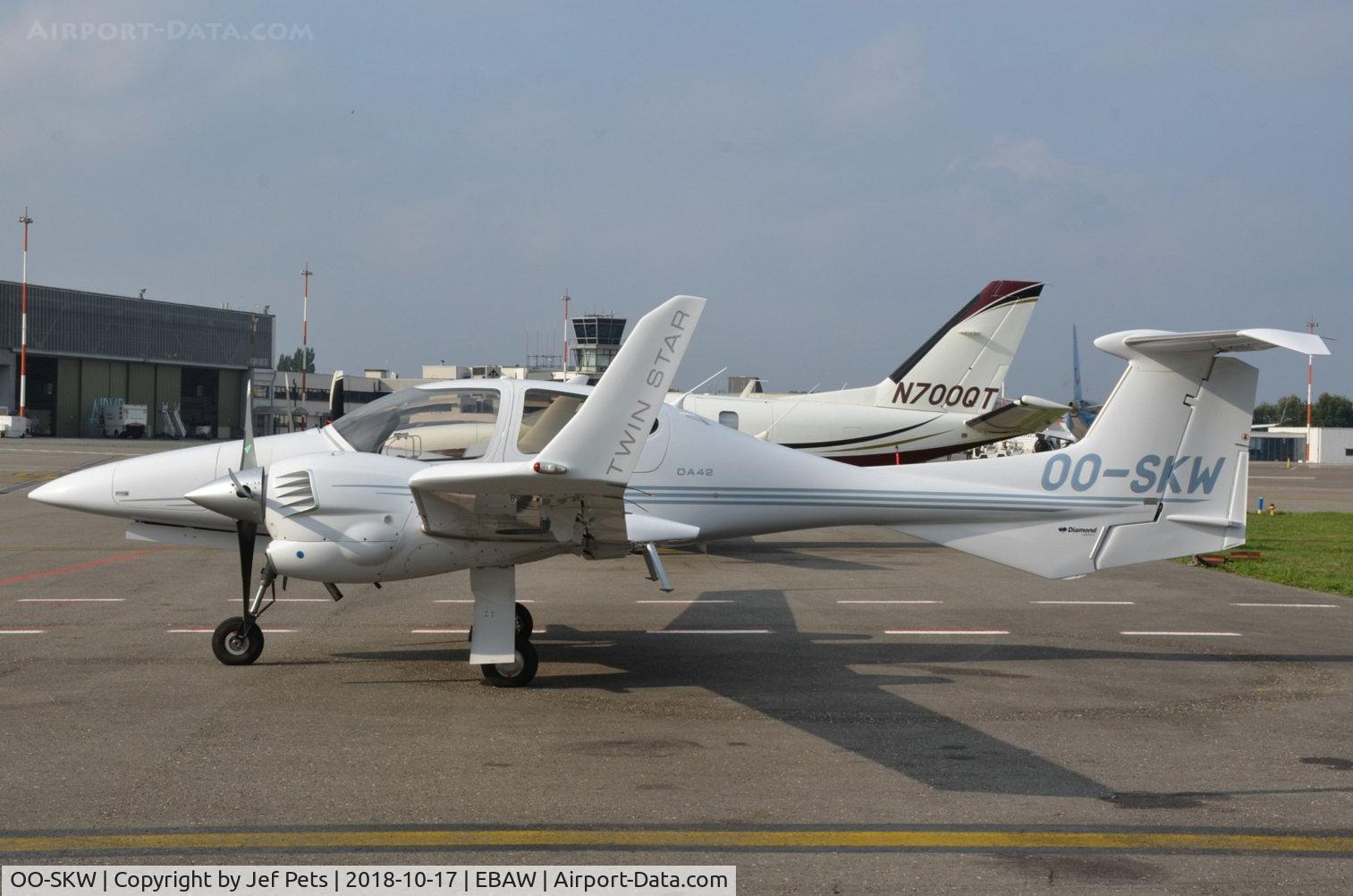 OO-SKW, Diamond DA-42 Twin Star C/N 42.215, At Antwerp Airport.