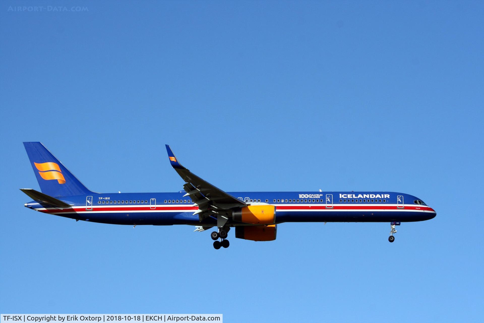 TF-ISX, 2000 Boeing 757-3E7 C/N 30179, TF-ISX landing rw 04L