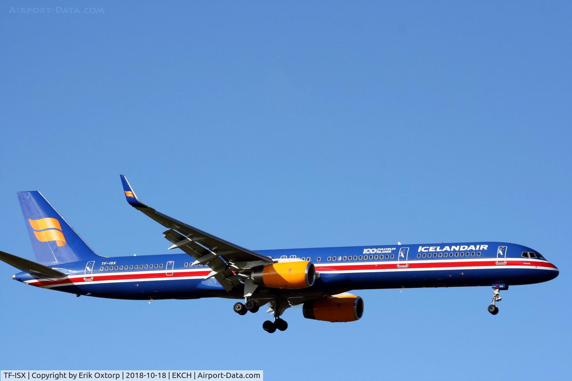 TF-ISX, 2000 Boeing 757-3E7 C/N 30179, TF-ISX landing rw 04L