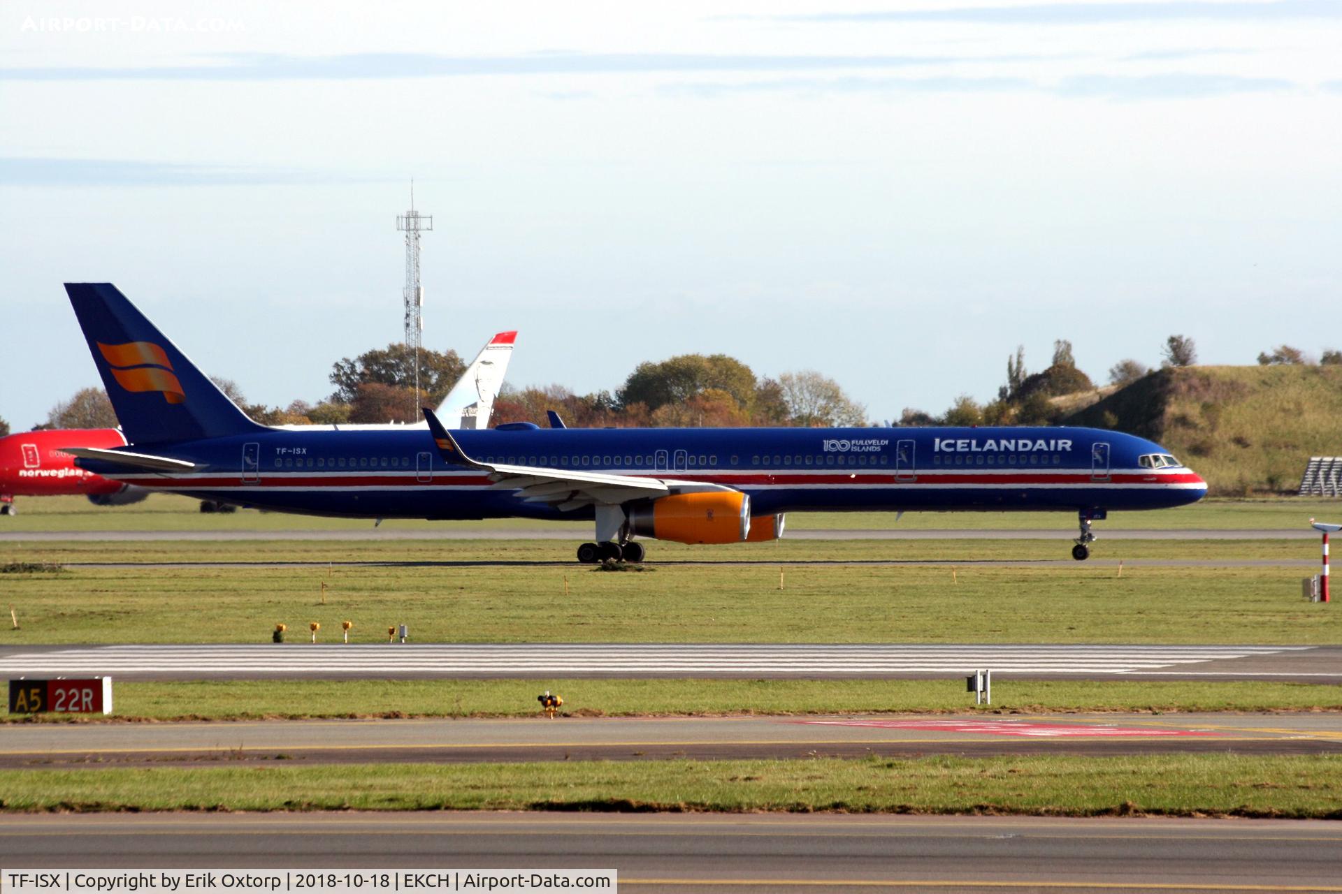 TF-ISX, 2000 Boeing 757-3E7 C/N 30179, TF-ISX taxing for takeoff rw 04R