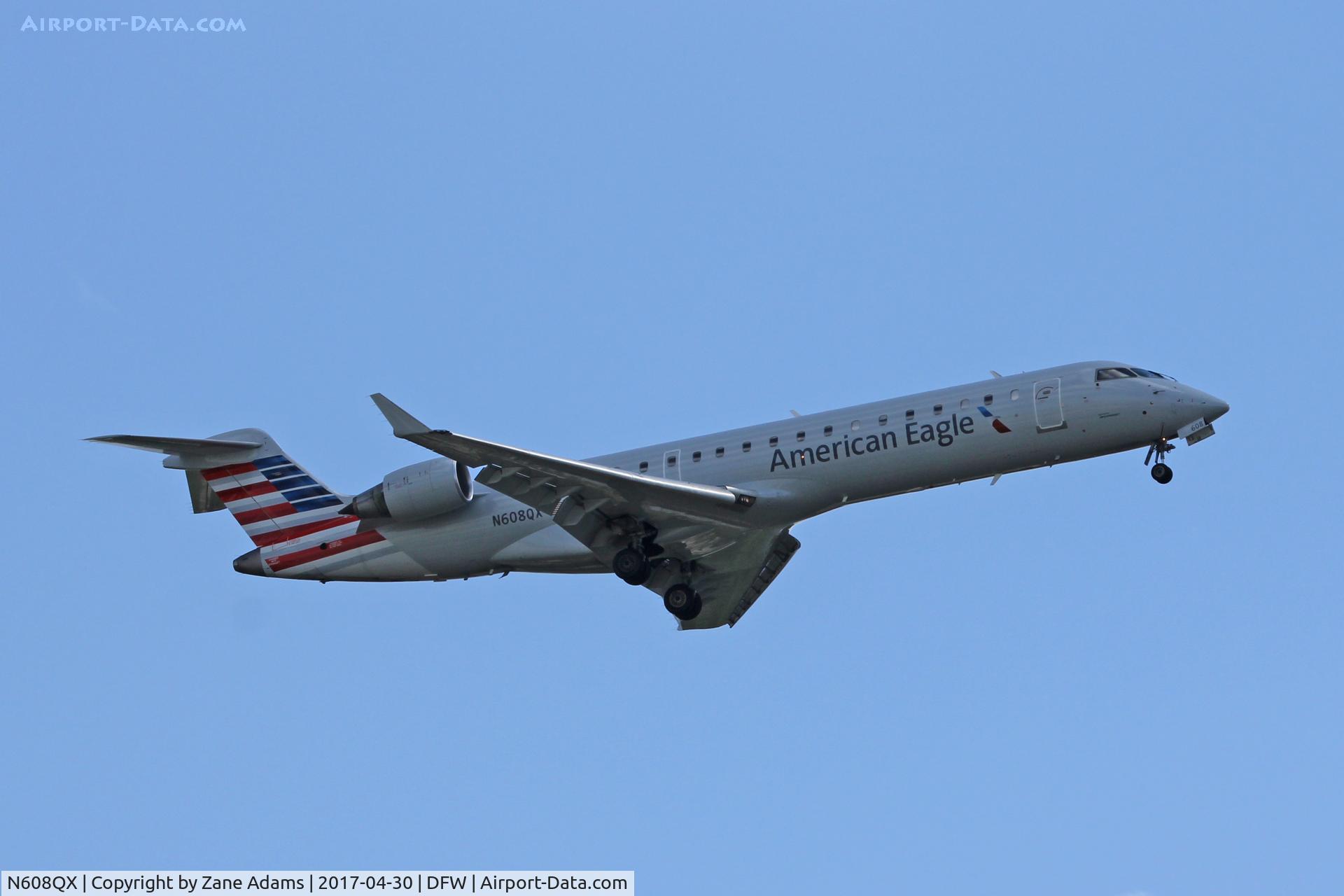 N608QX, 2001 Bombardier CRJ-701 (CL-600-2C10) Regional Jet C/N 10026, Landing at DFW Aiport
