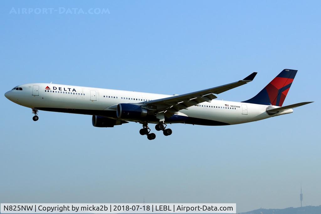 N825NW, 2015 Airbus A330-302 C/N 169, Landing